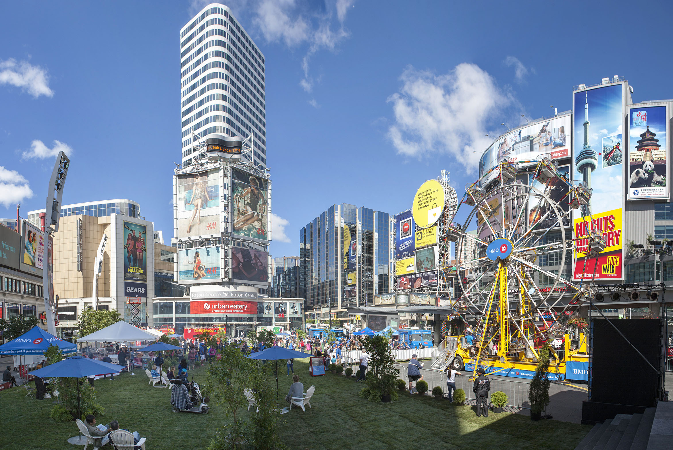 BMO Urban Picnic — wide Dundas Square with ferris wheel